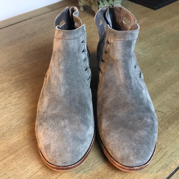 VINCE CAMUTO SUEDE BOOTIES - Picture 3 of 10